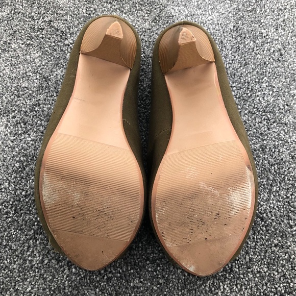 Charlotte Russe Olive Ruffle Cutout Wooden Heels - Picture 5 of 10